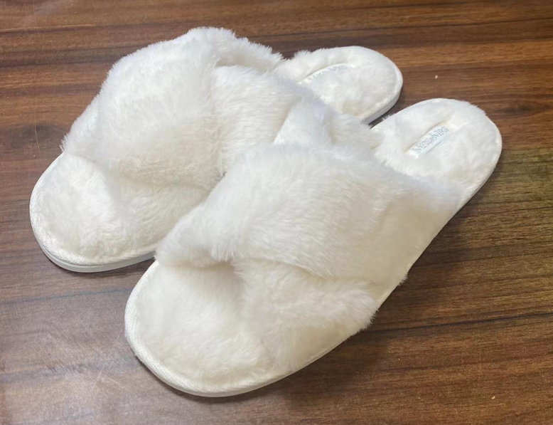 Fluffy Slippers - White